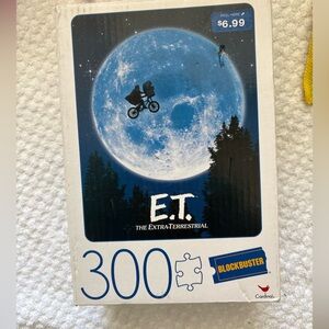 E.T. The Extra-Terrestrial 300-Piece Puzzle - Blue